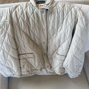 Zara Women's Lightweight Beige Quilted Puffer Jacket
